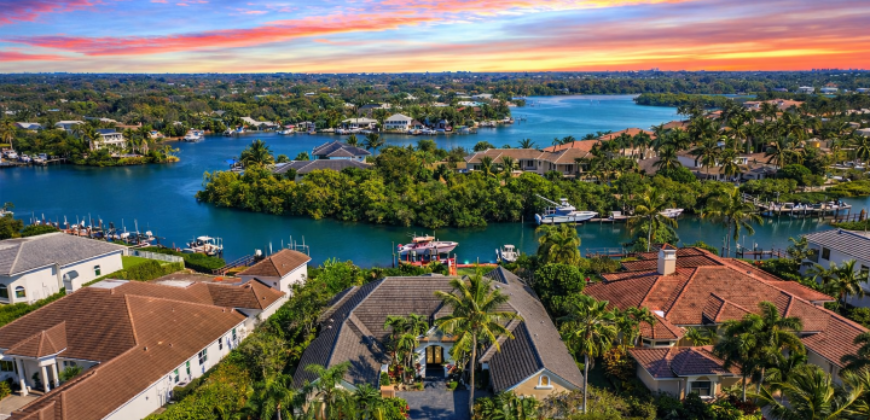 18989 SE Windward Island Lane