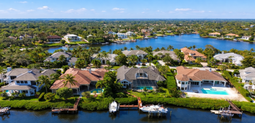 18989 SE Windward Island Lane