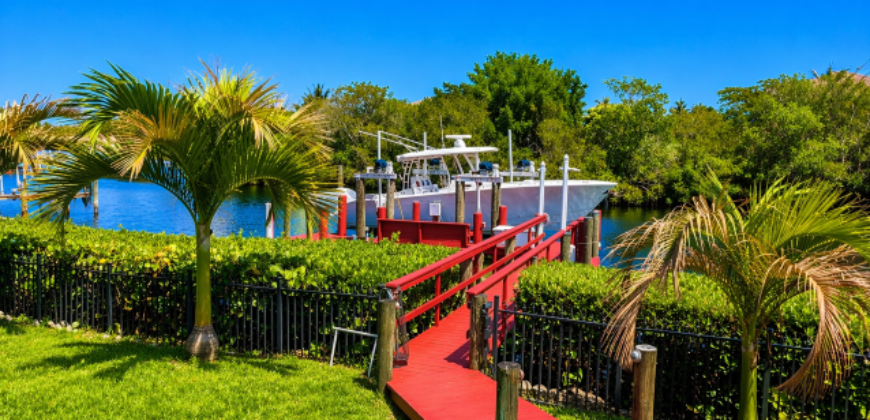 18989 SE Windward Island Lane