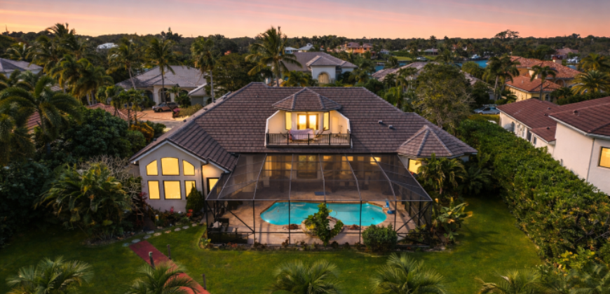 18989 SE Windward Island Lane